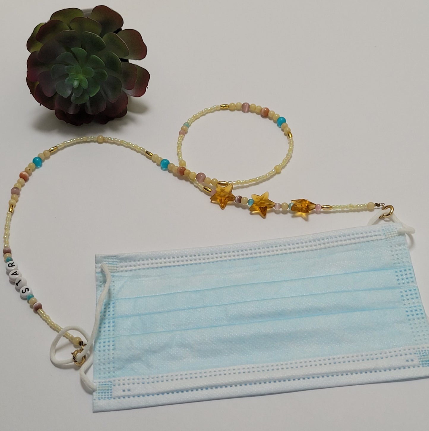 Collar porta-lentes y porta-mascarillas / Eyeglass and mask holder necklace