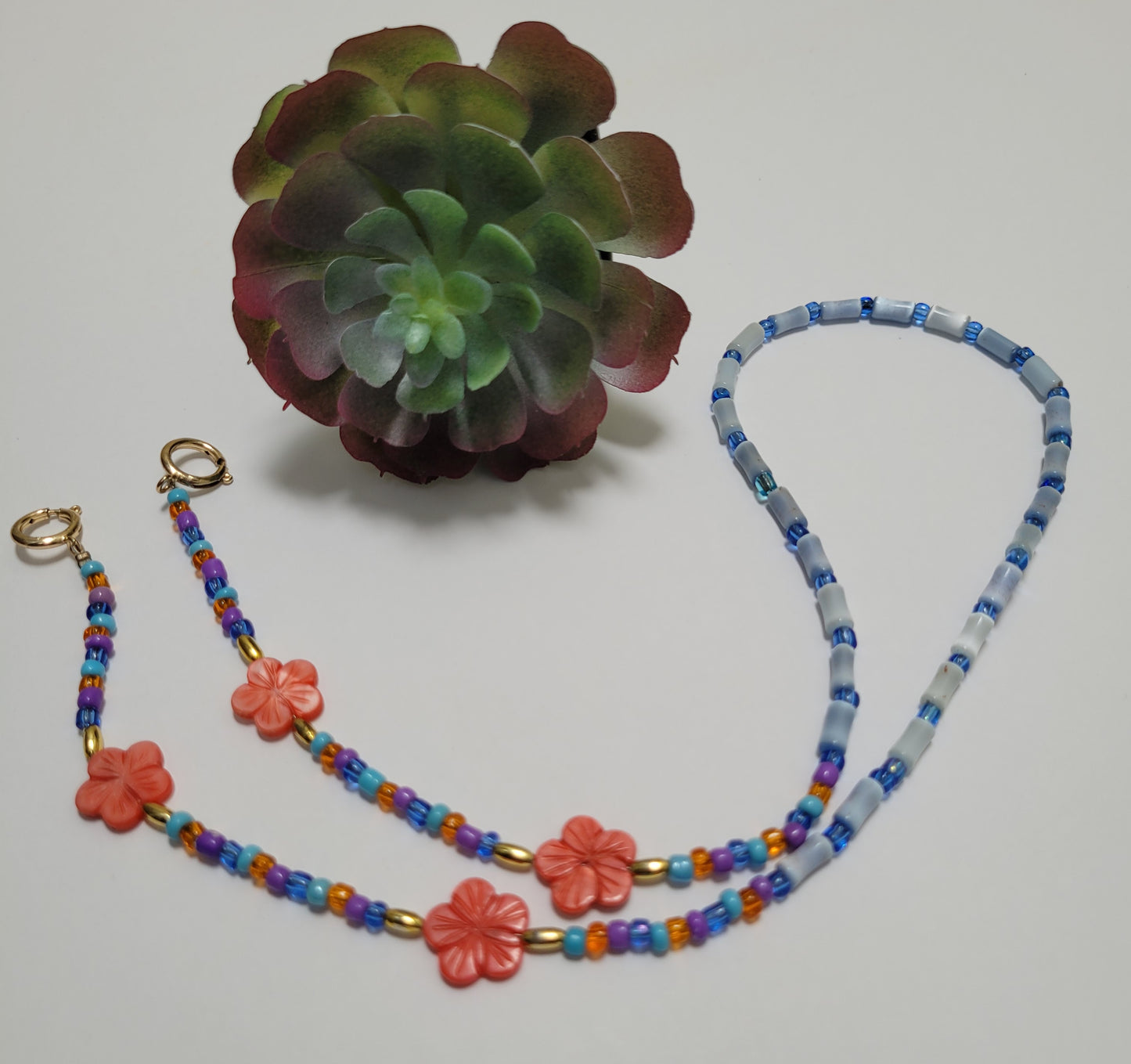 Collar porta-lentes y porta-mascarillas / Eyeglass and mask holder necklace