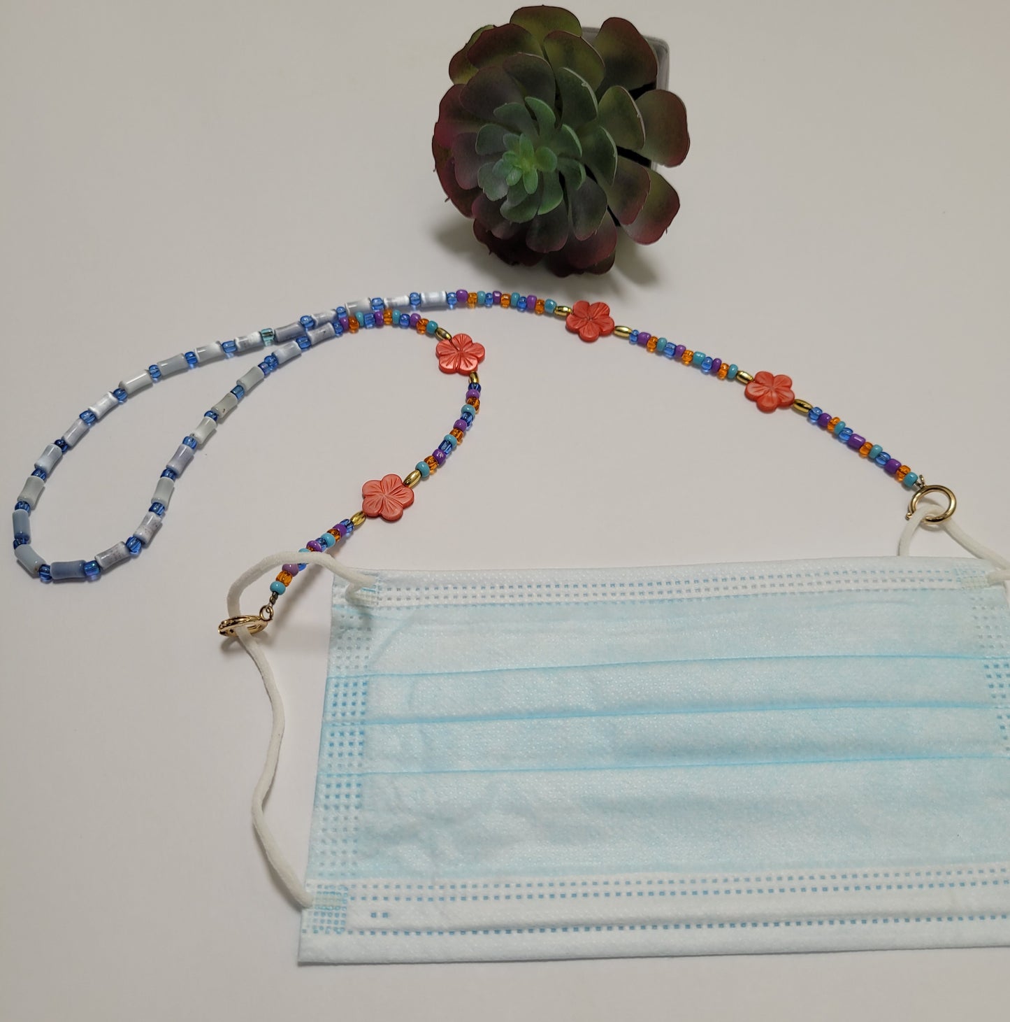 Collar porta-lentes y porta-mascarillas / Eyeglass and mask holder necklace
