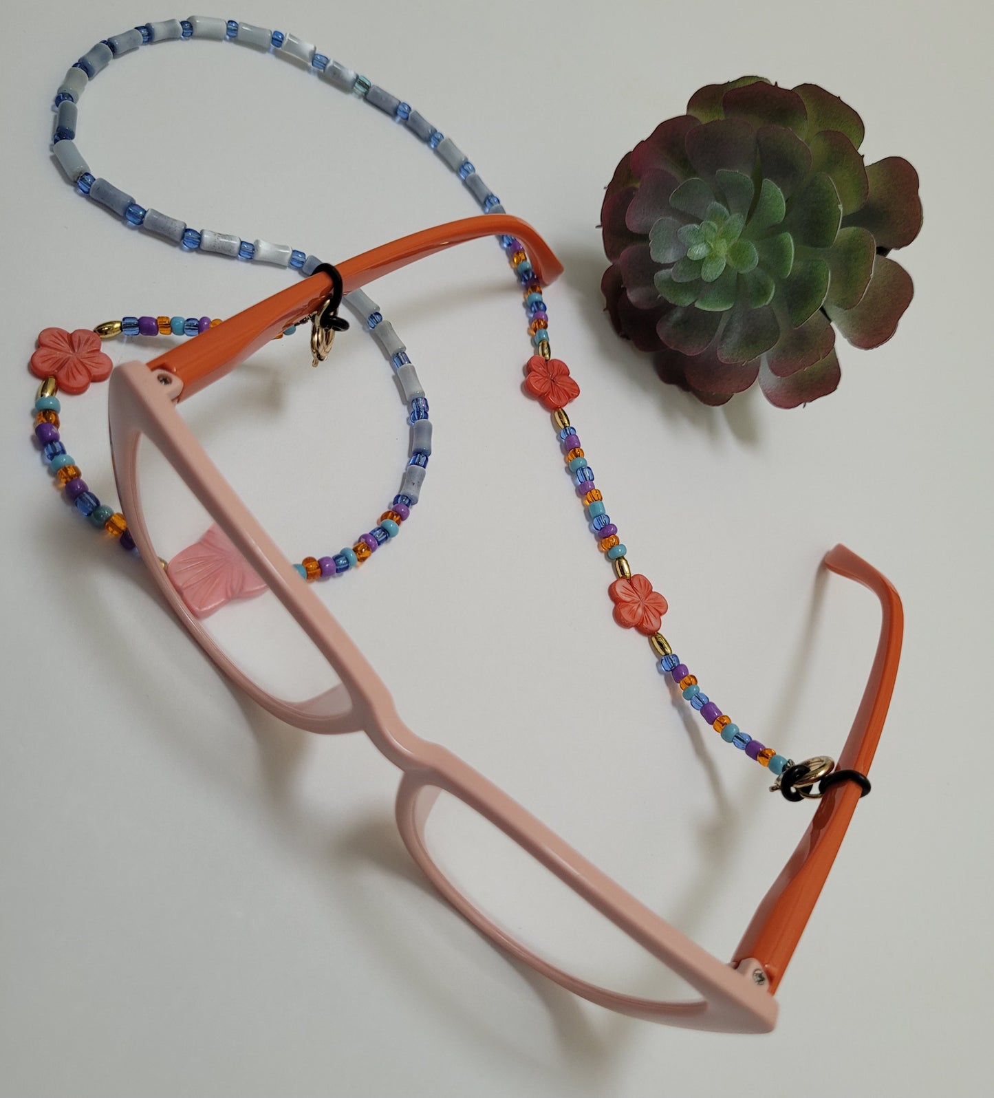 Collar porta-lentes y porta-mascarillas / Eyeglass and mask holder necklace