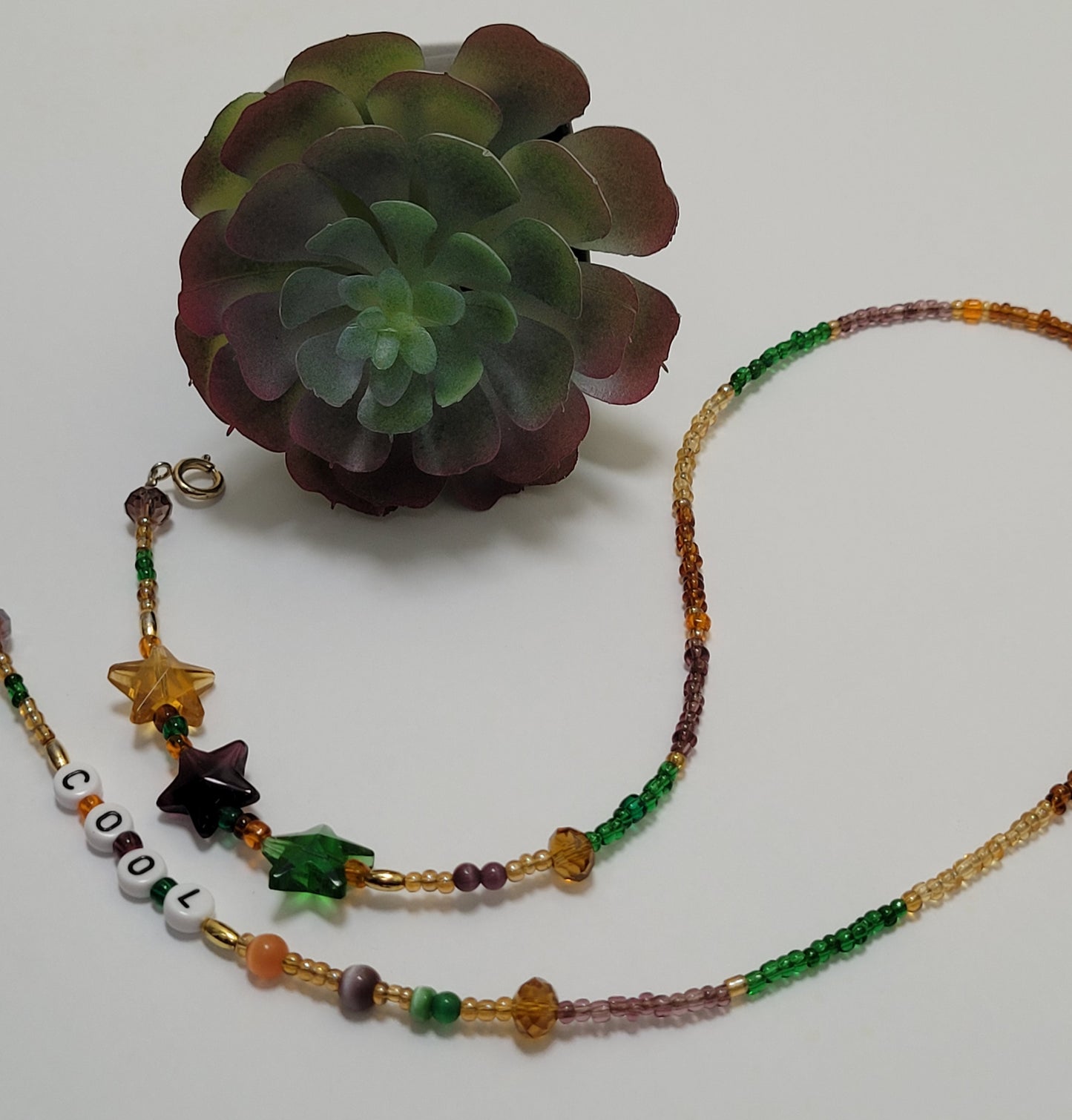 Collar porta-lentes y porta-mascarillas / Eyeglass and mask holder necklace