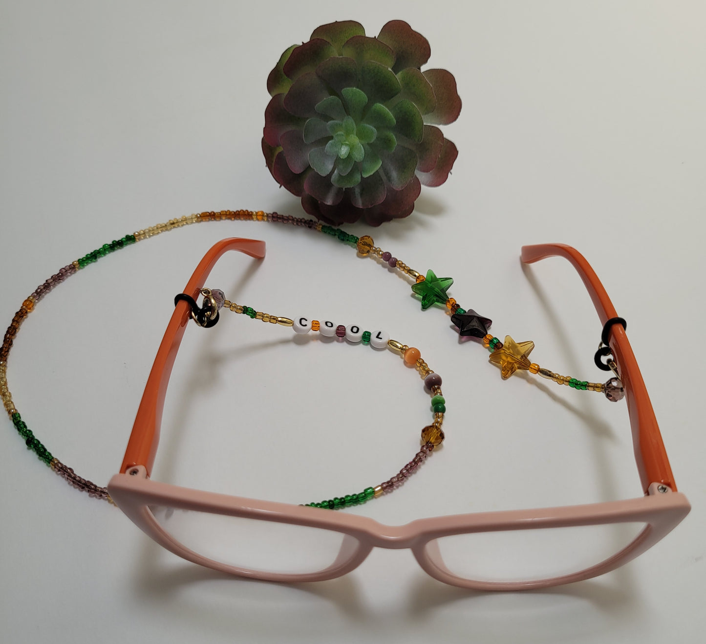 Collar porta-lentes y porta-mascarillas / Eyeglass and mask holder necklace