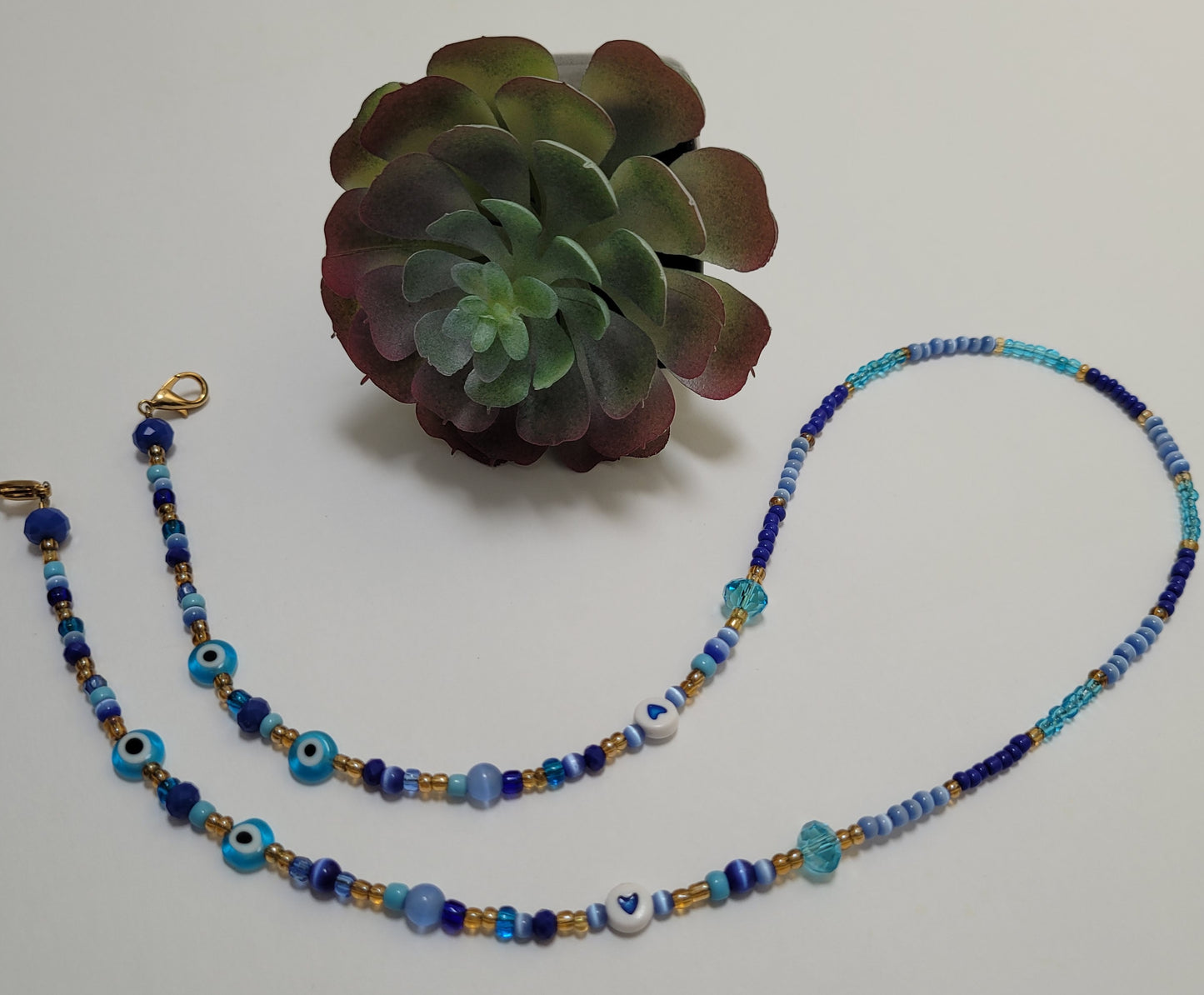 Collar porta-lentes y porta-mascarillas / Eyeglass and mask holder necklace