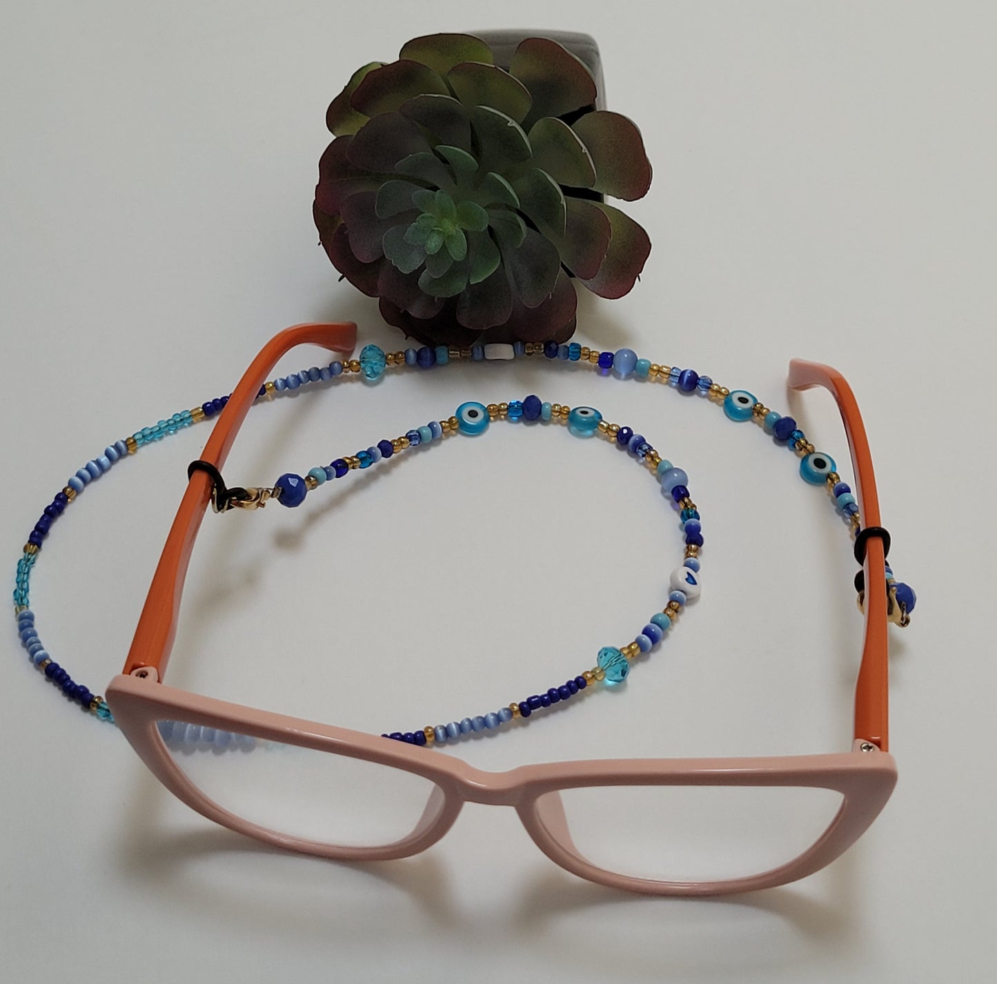 Collar porta-lentes y porta-mascarillas / Eyeglass and mask holder necklace