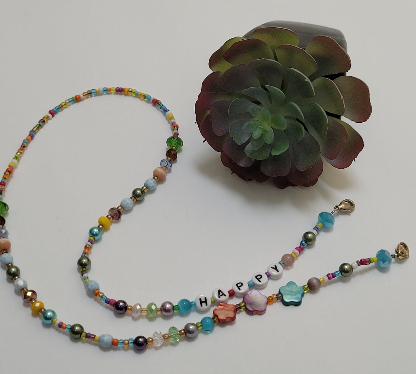 Collar porta-lentes y porta-mascarillas / Eyeglass and mask holder necklace