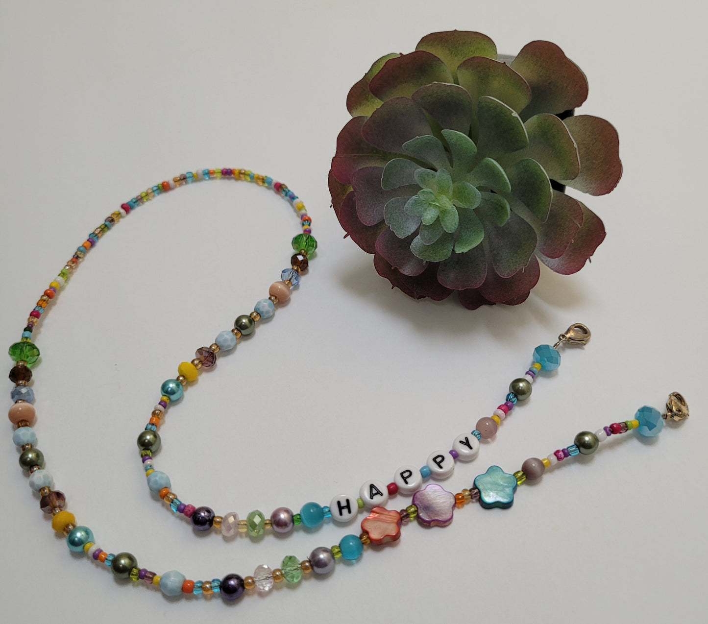 Collar porta-lentes y porta-mascarillas / Eyeglass and mask holder necklace