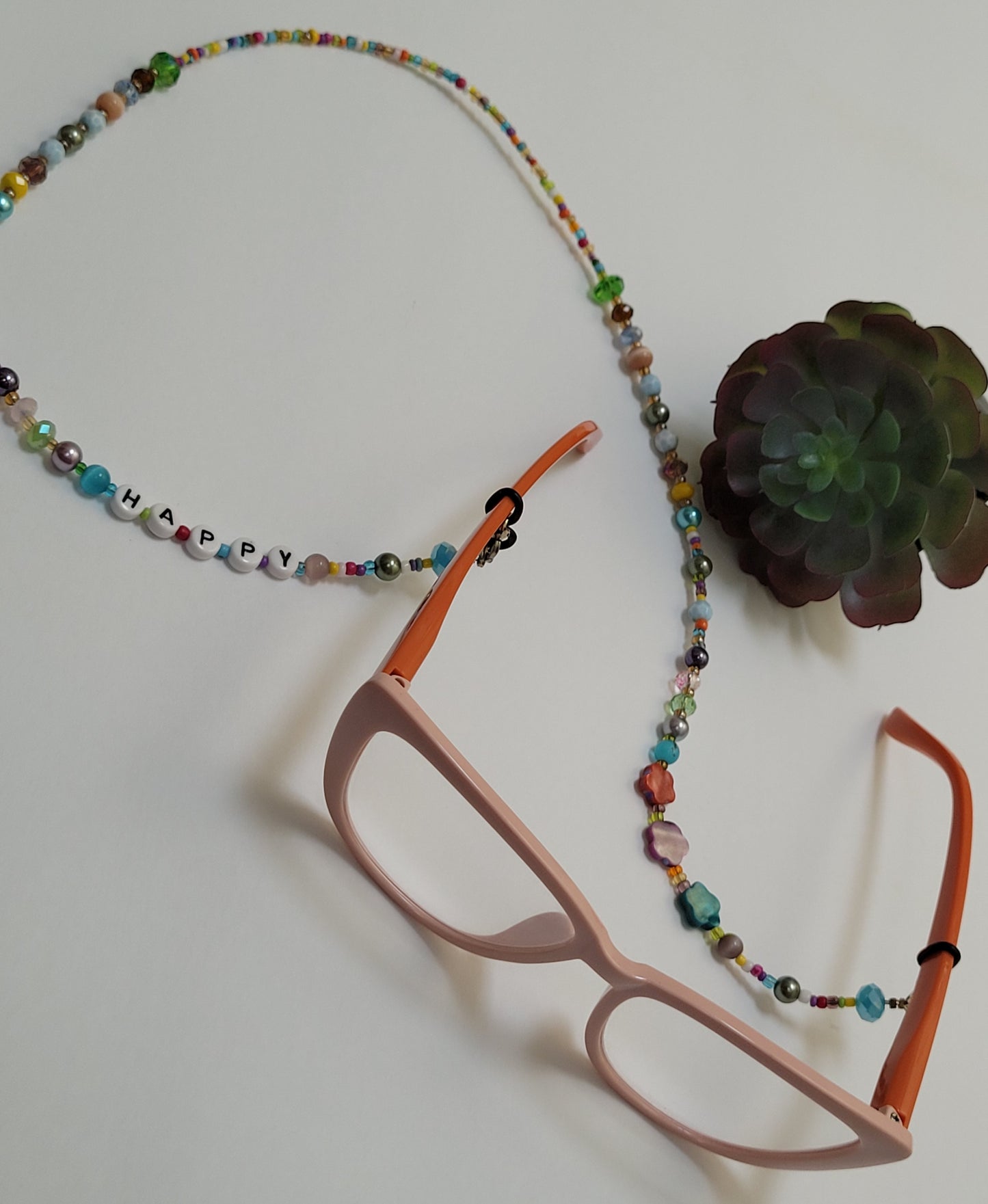 Collar porta-lentes y porta-mascarillas / Eyeglass and mask holder necklace