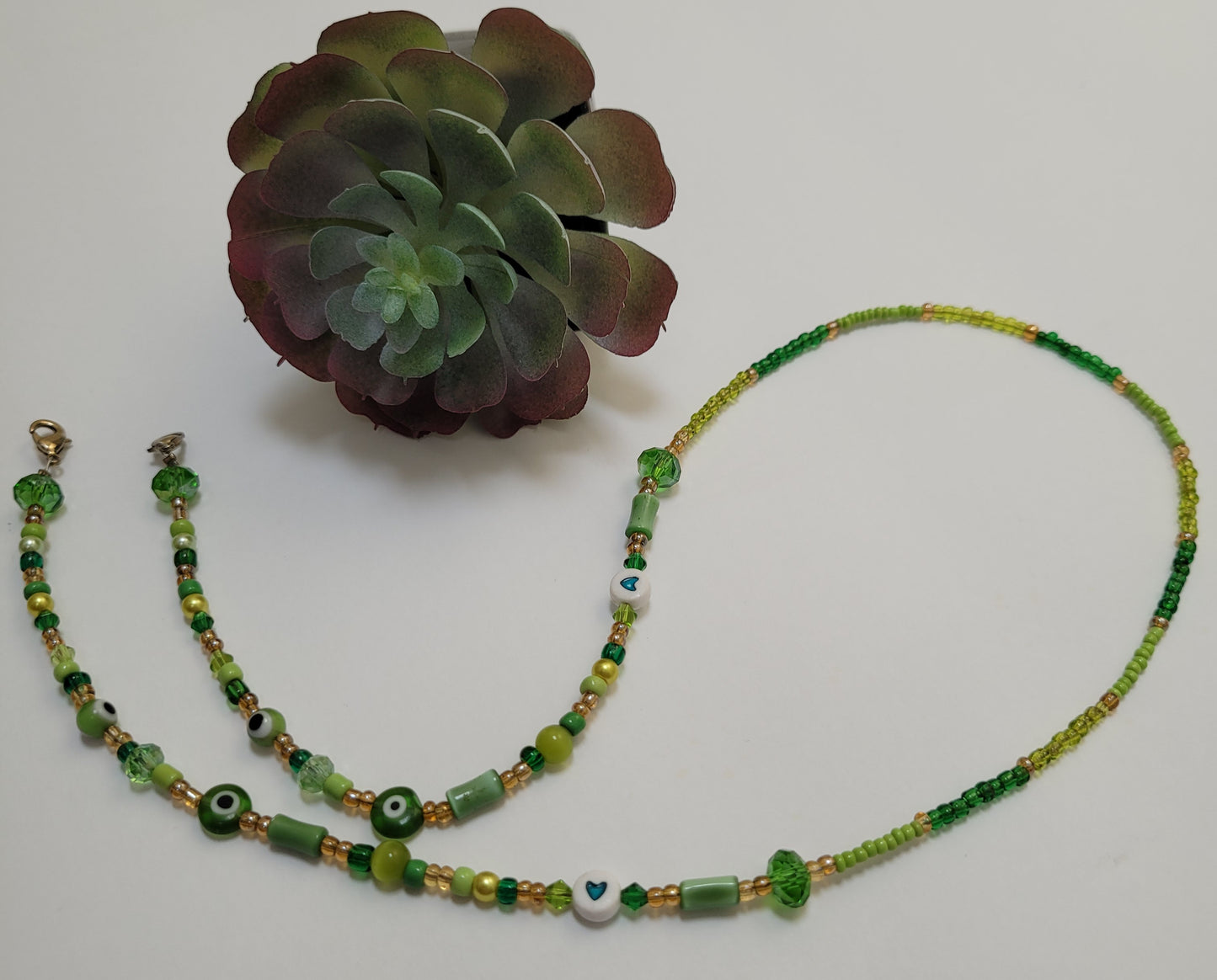 Collar porta-lentes y porta-mascarillas / Eyeglass and mask holder necklace