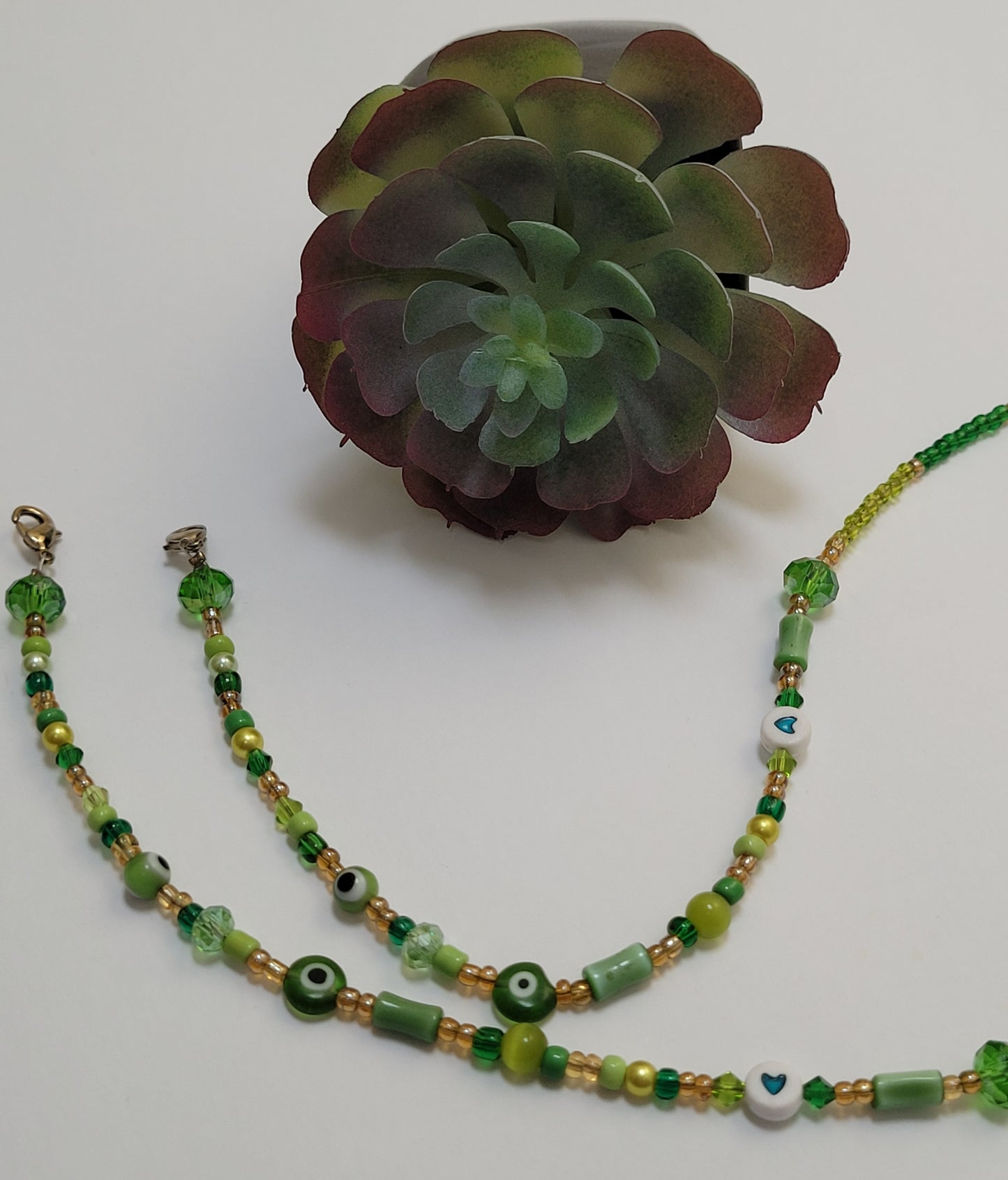 Collar porta-lentes y porta-mascarillas / Eyeglass and mask holder necklace