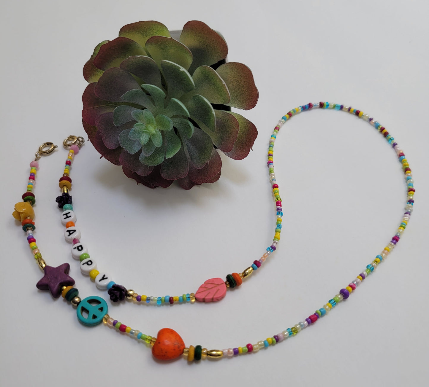 Collar porta-lentes y porta-mascarillas / Eyeglass and mask holder necklace