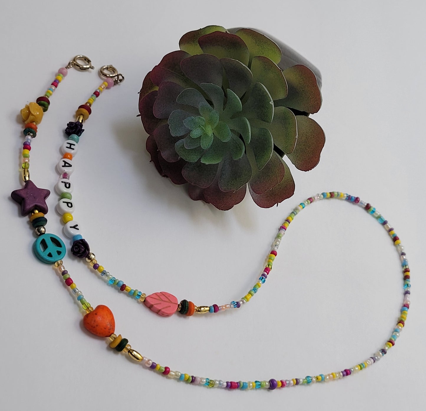 Collar porta-lentes y porta-mascarillas / Eyeglass and mask holder necklace
