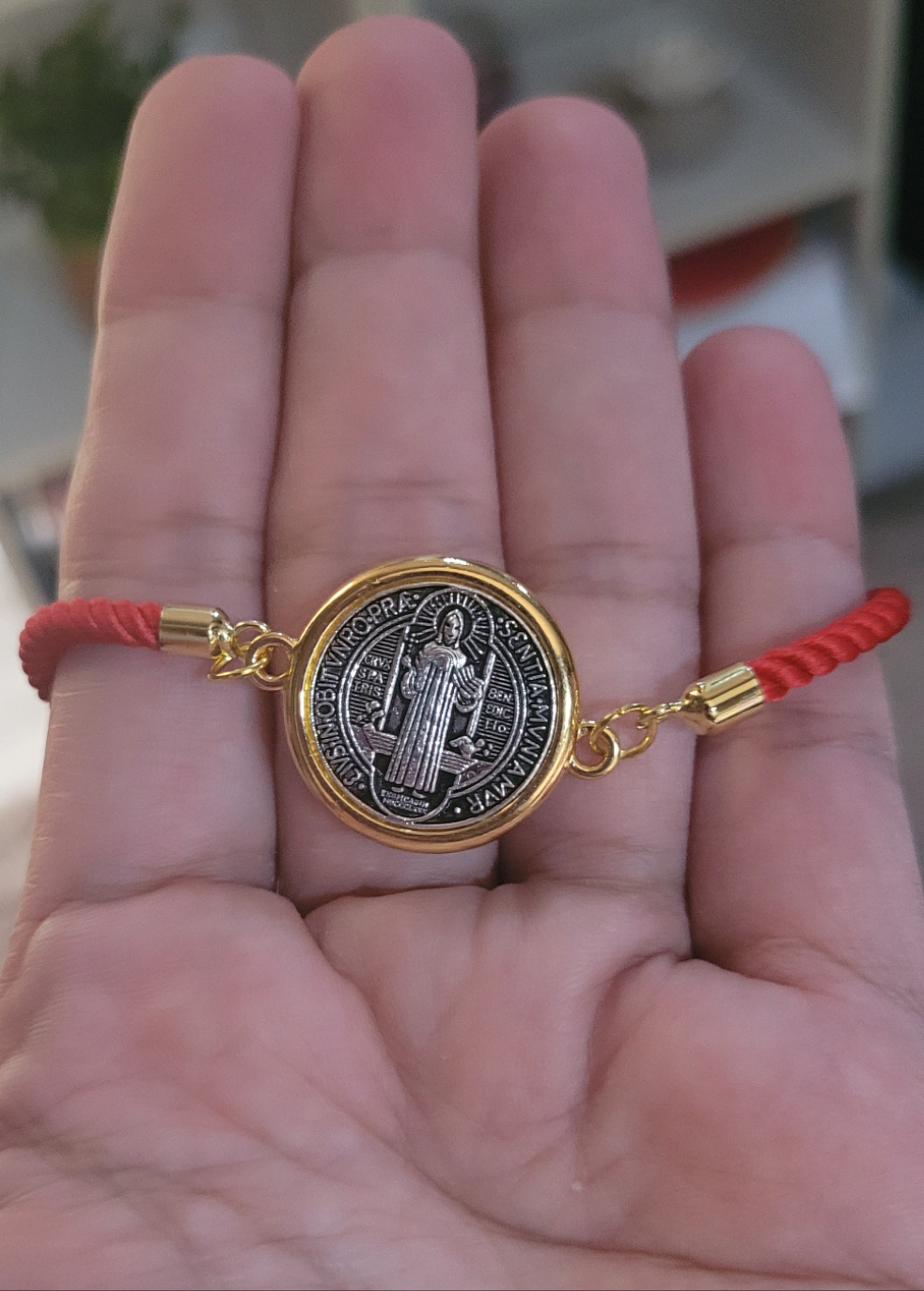 Pulsera ajustable con medalla San Benito de Abad/ Adjustable bracelet with Saint Benedict of Abad medal