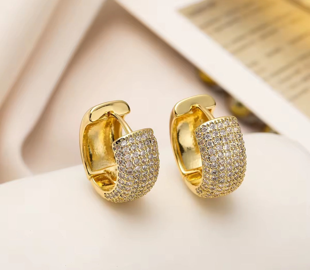 Pendientes de aro con circones/ Hoop earrings with zircons