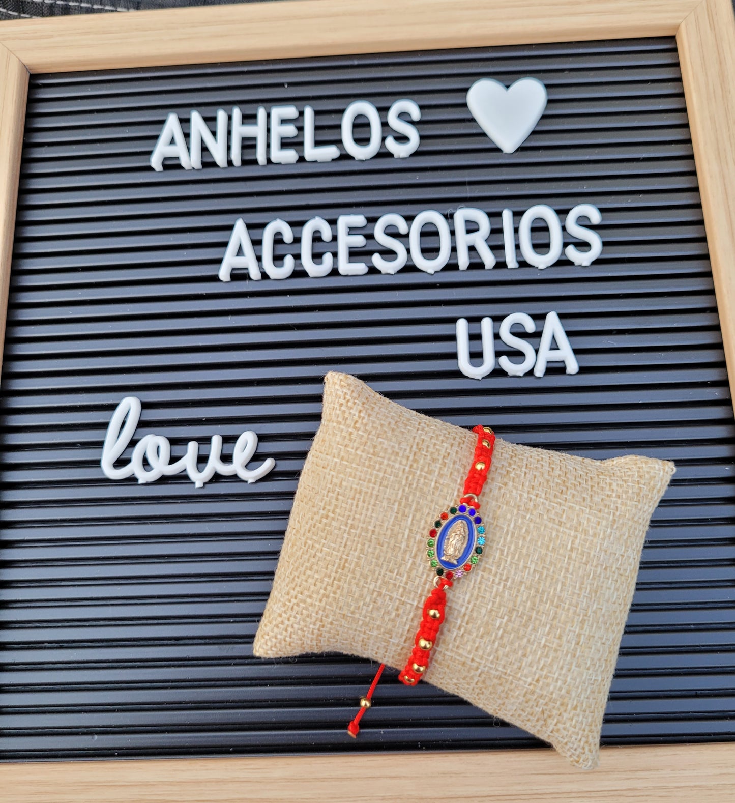 Pulsera ajustable con balines y dije de Virgen de Guadalupe/ Adjustable bracelet with pellets and Virgin of Guadalupe charm