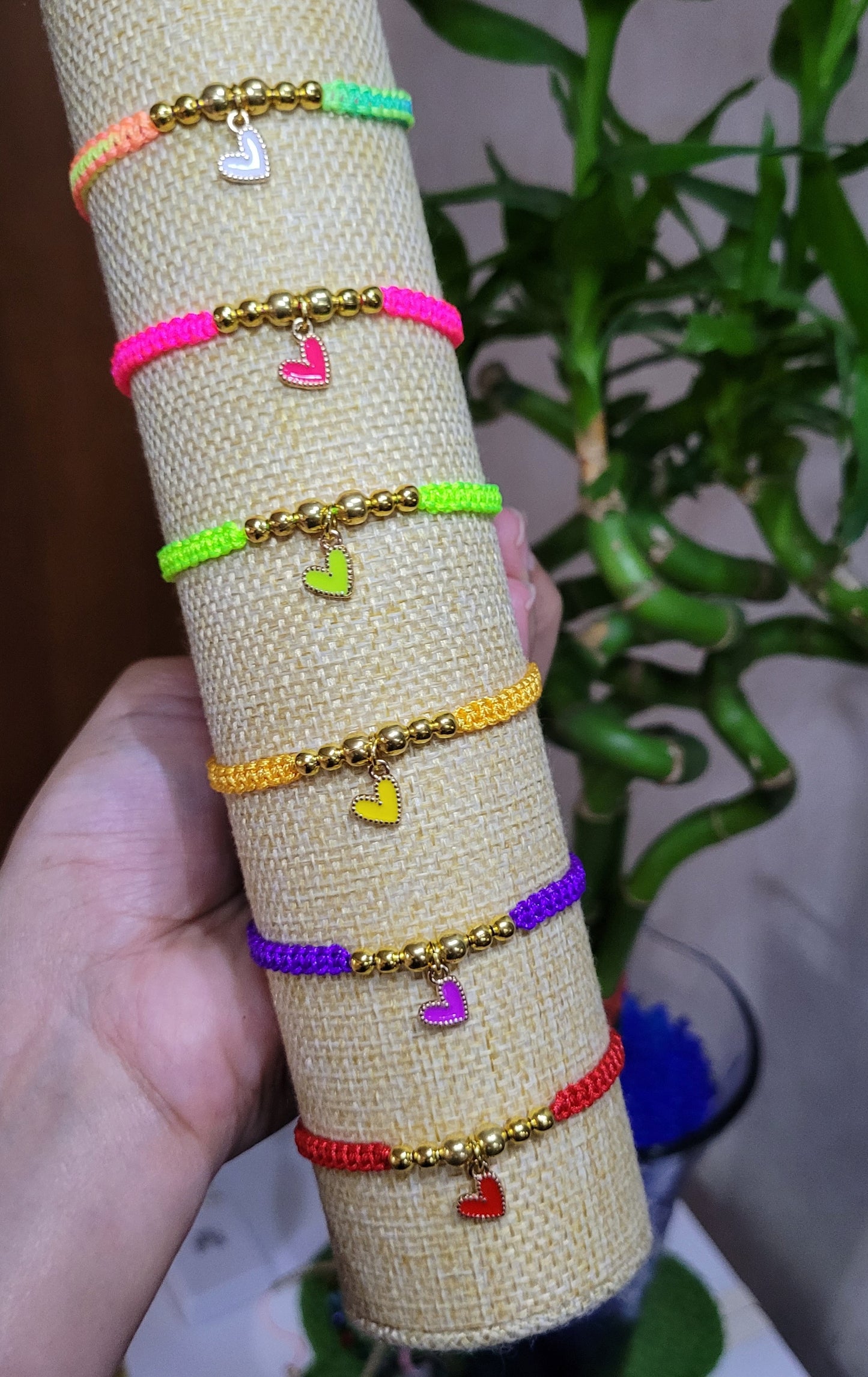Pulseras con dije de corazon/ Bracelets with heart charms