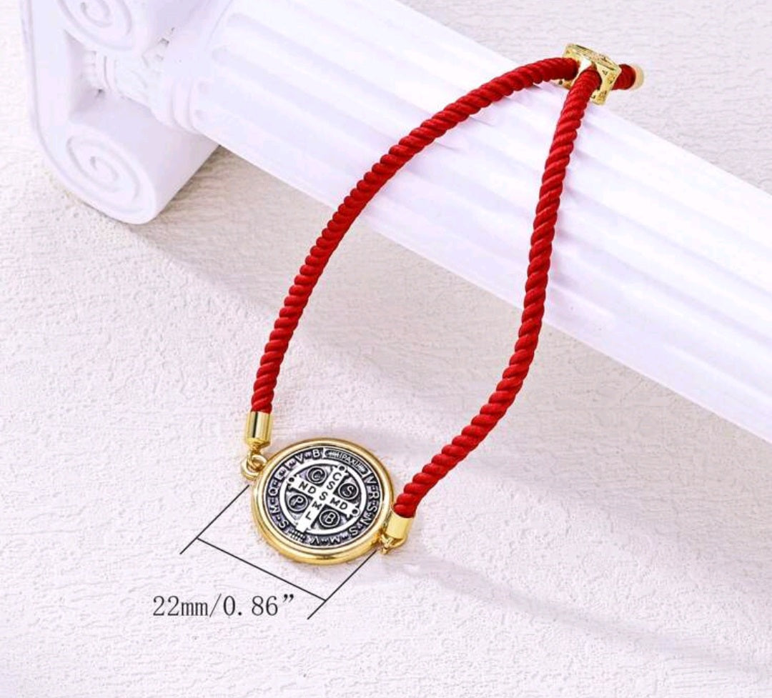 Pulsera ajustable con medalla San Benito de Abad/ Adjustable bracelet with Saint Benedict of Abad medal