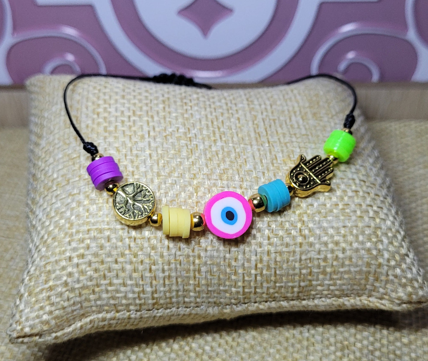 Pulsera con dijes de protección/ Bracelet with protection charms