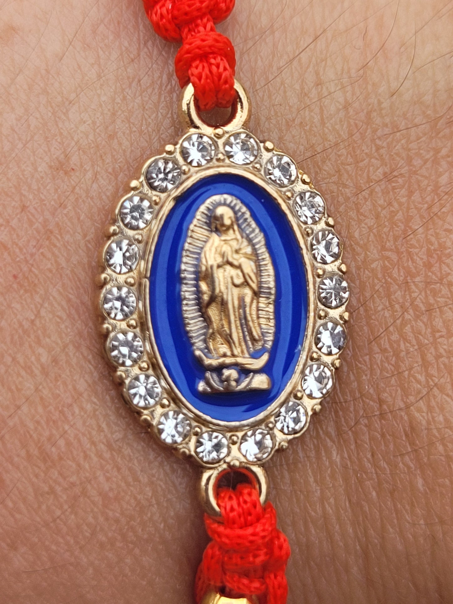 Pulsera ajustable con balines y dije de Virgen de Guadalupe/ Adjustable bracelet with pellets and Virgin of Guadalupe charm