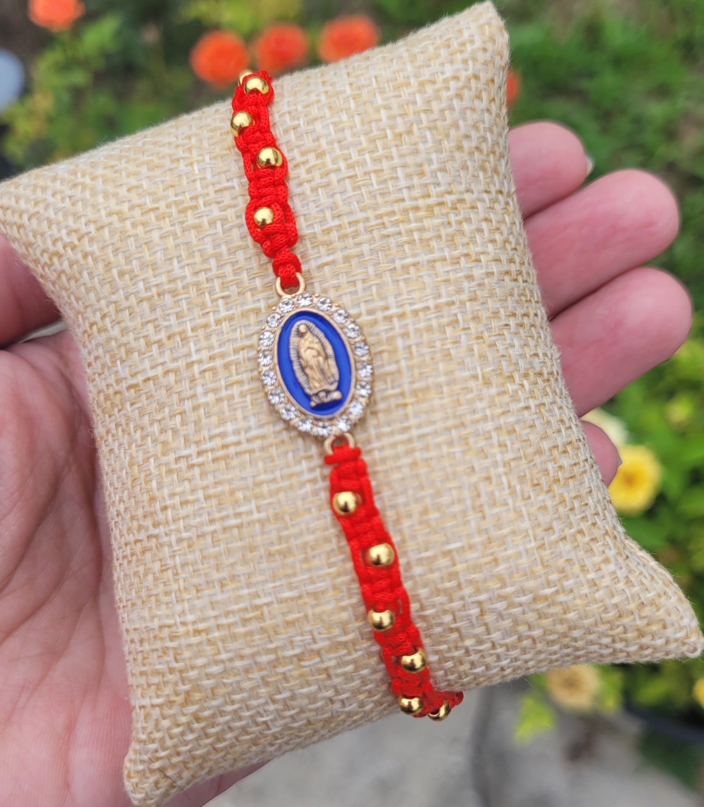 Pulsera ajustable con balines y dije de Virgen de Guadalupe/ Adjustable bracelet with pellets and Virgin of Guadalupe charm