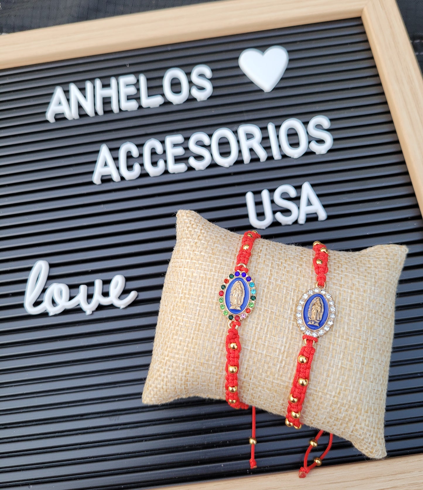 Pulsera ajustable con balines y dije de Virgen de Guadalupe/ Adjustable bracelet with pellets and Virgin of Guadalupe charm