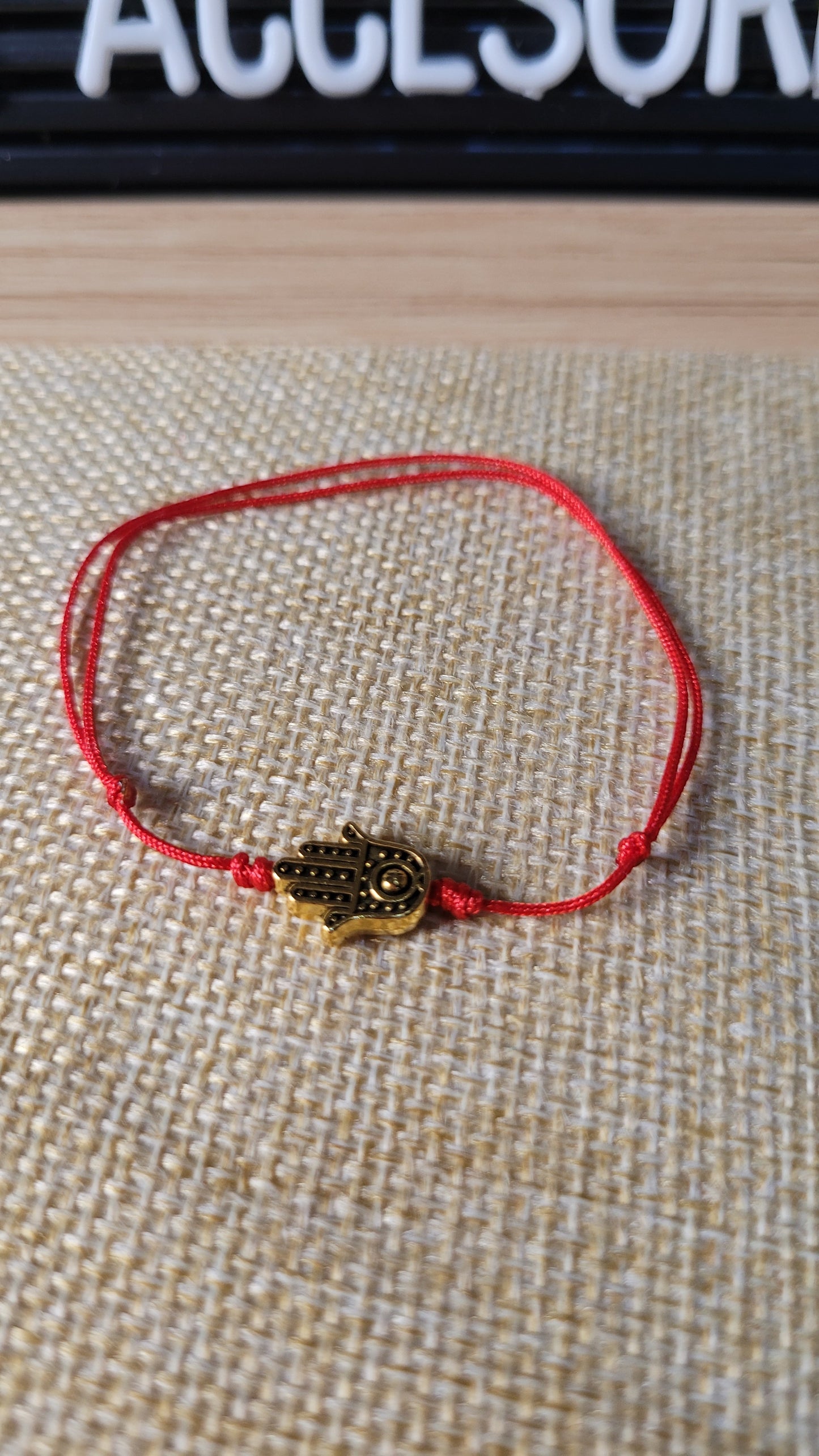 Pulseras de protección hilo rojo/ Red thread protection bracelets