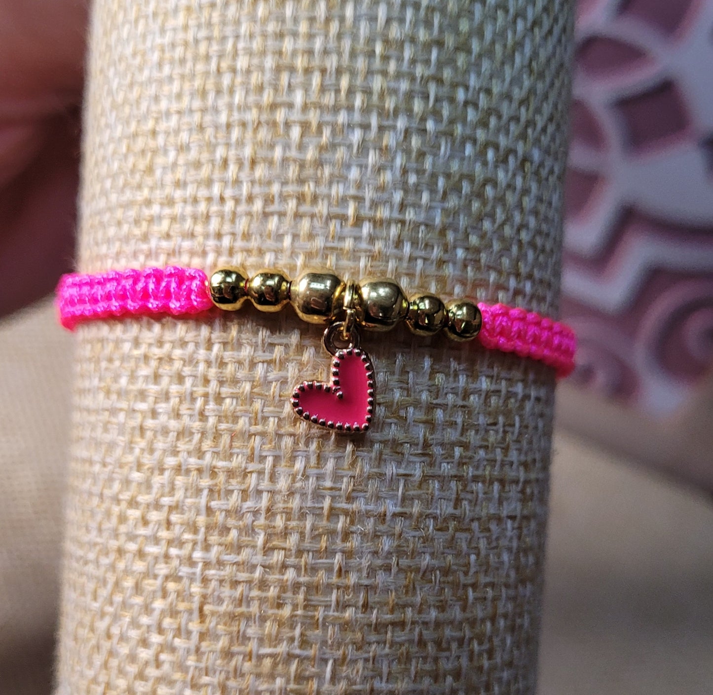 Pulseras con dije de corazon/ Bracelets with heart charms