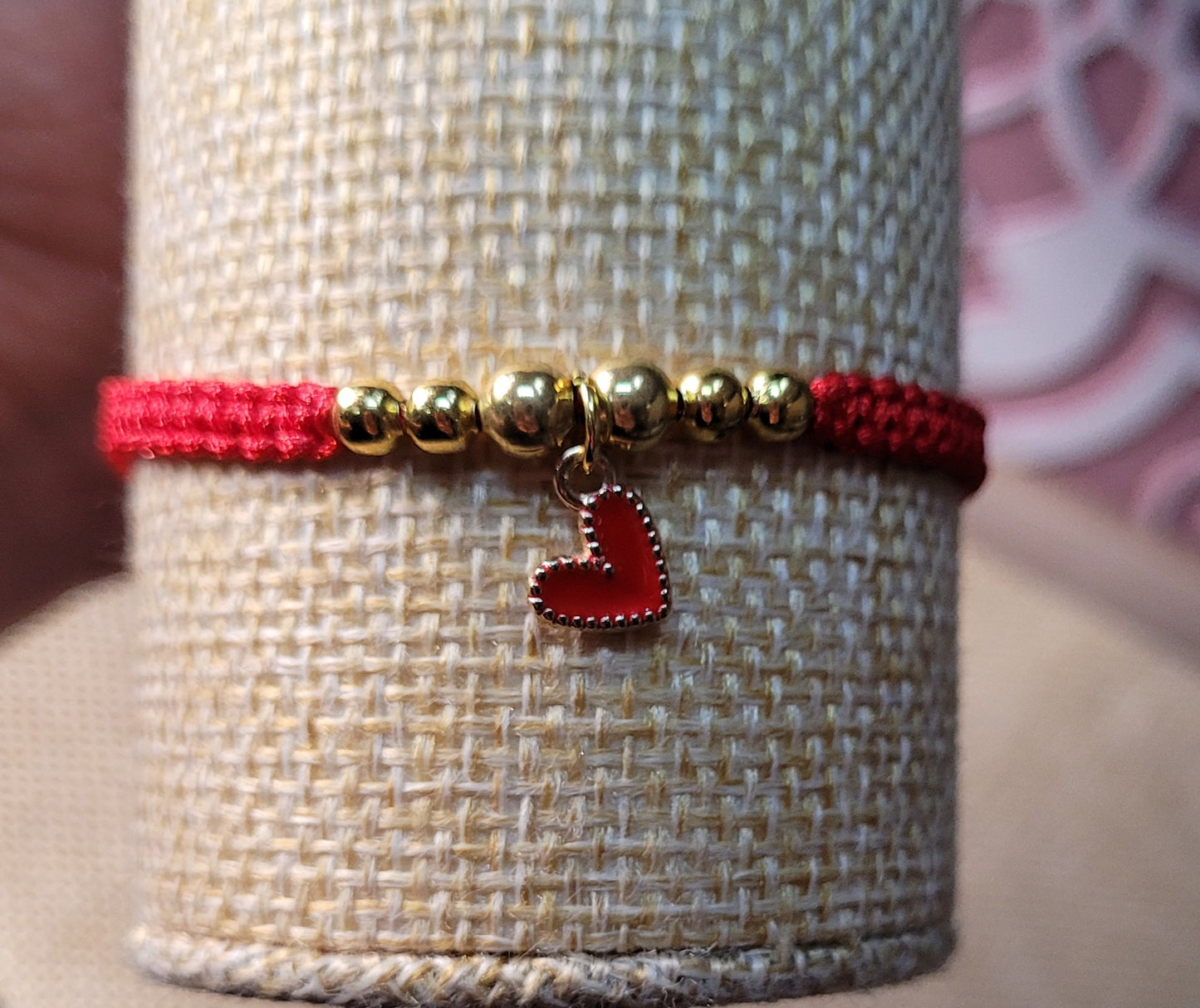 Pulseras con dije de corazon/ Bracelets with heart charms