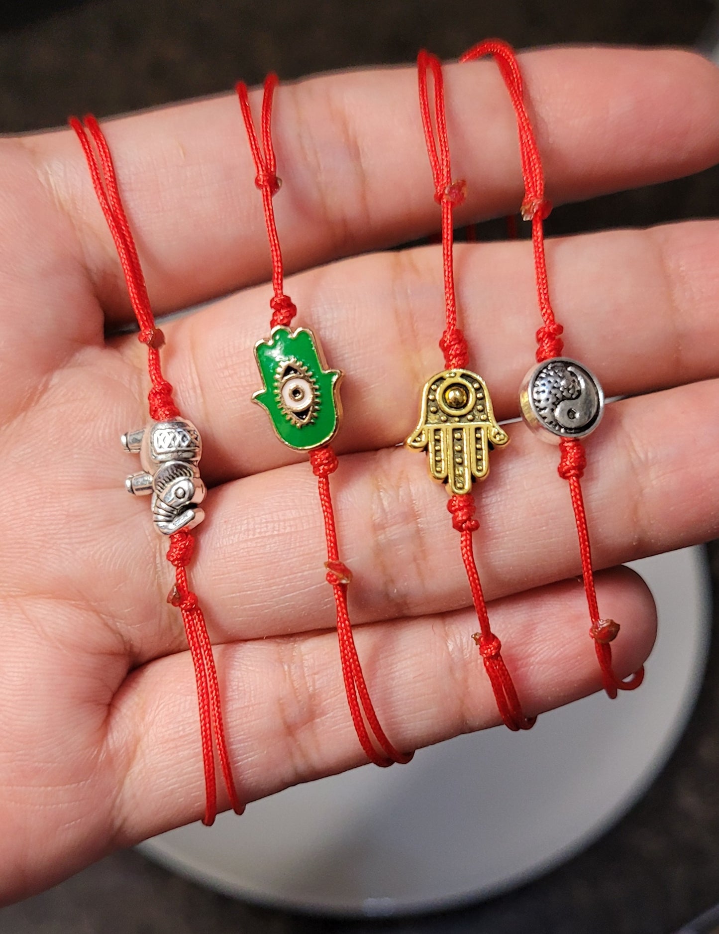 Pulseras de protección hilo rojo/ Red thread protection bracelets
