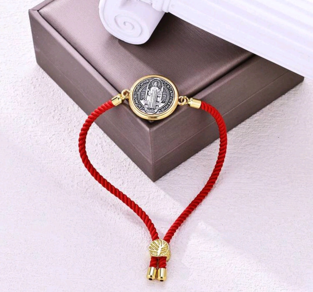 Pulsera ajustable con medalla San Benito de Abad/ Adjustable bracelet with Saint Benedict of Abad medal