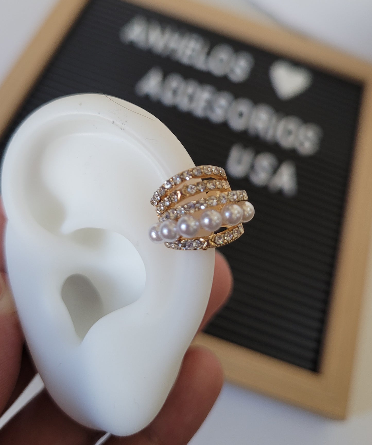 Ear cuff con perlas/ Pearl Ear cuff Earrings