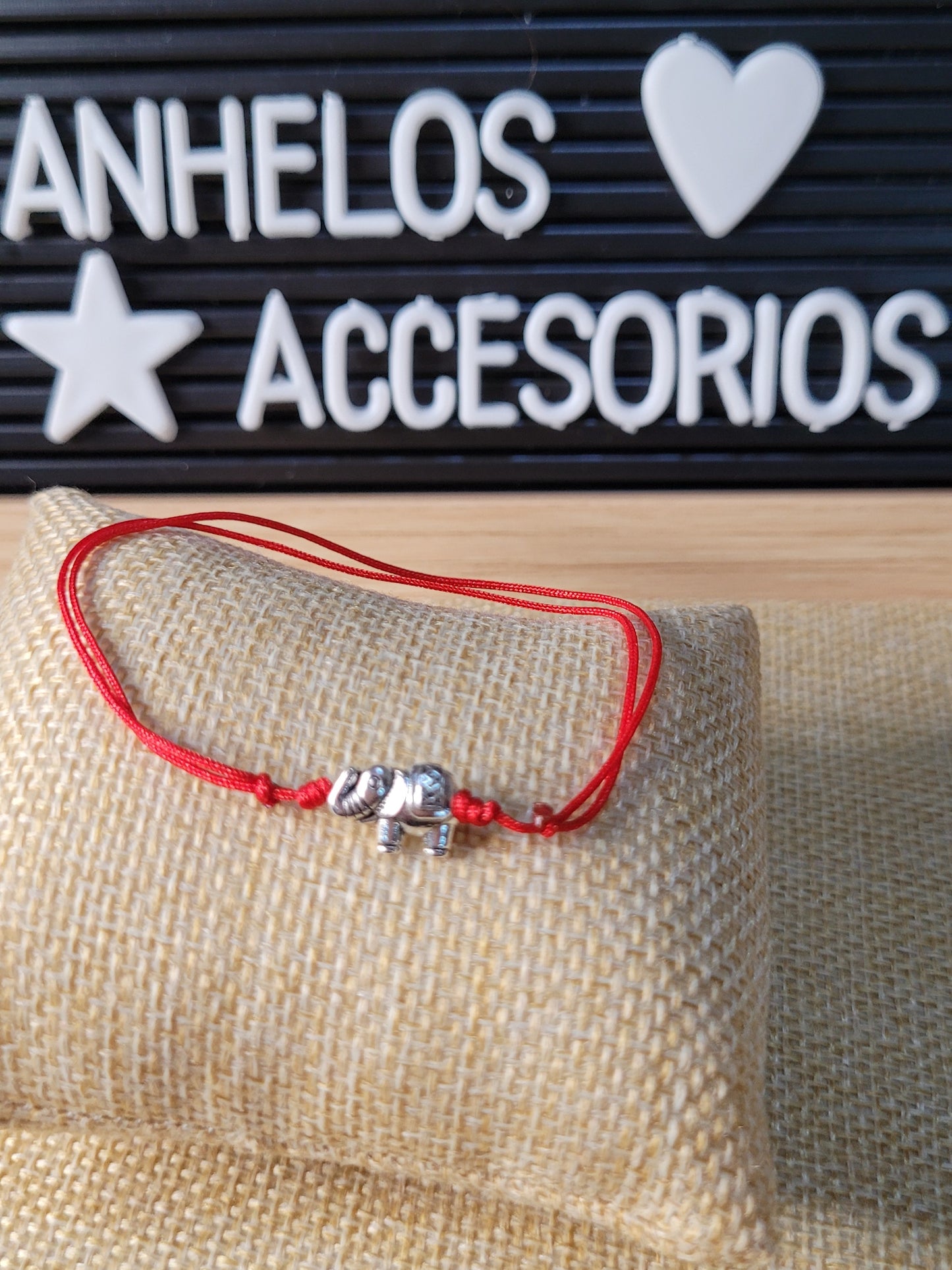 Pulseras de protección hilo rojo/ Red thread protection bracelets