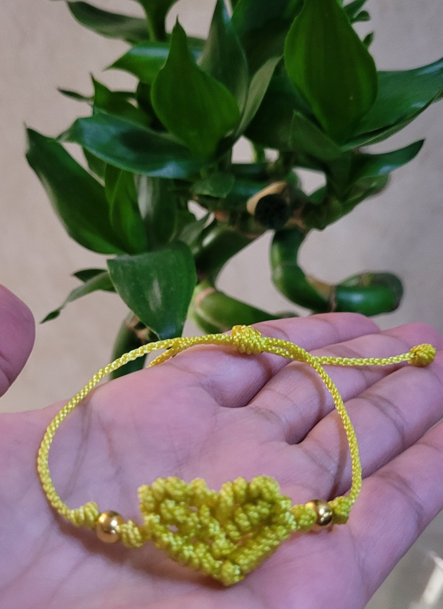 Pulsera tejida ajustable Corazon/ Adjustable Woven Heart Bracelet