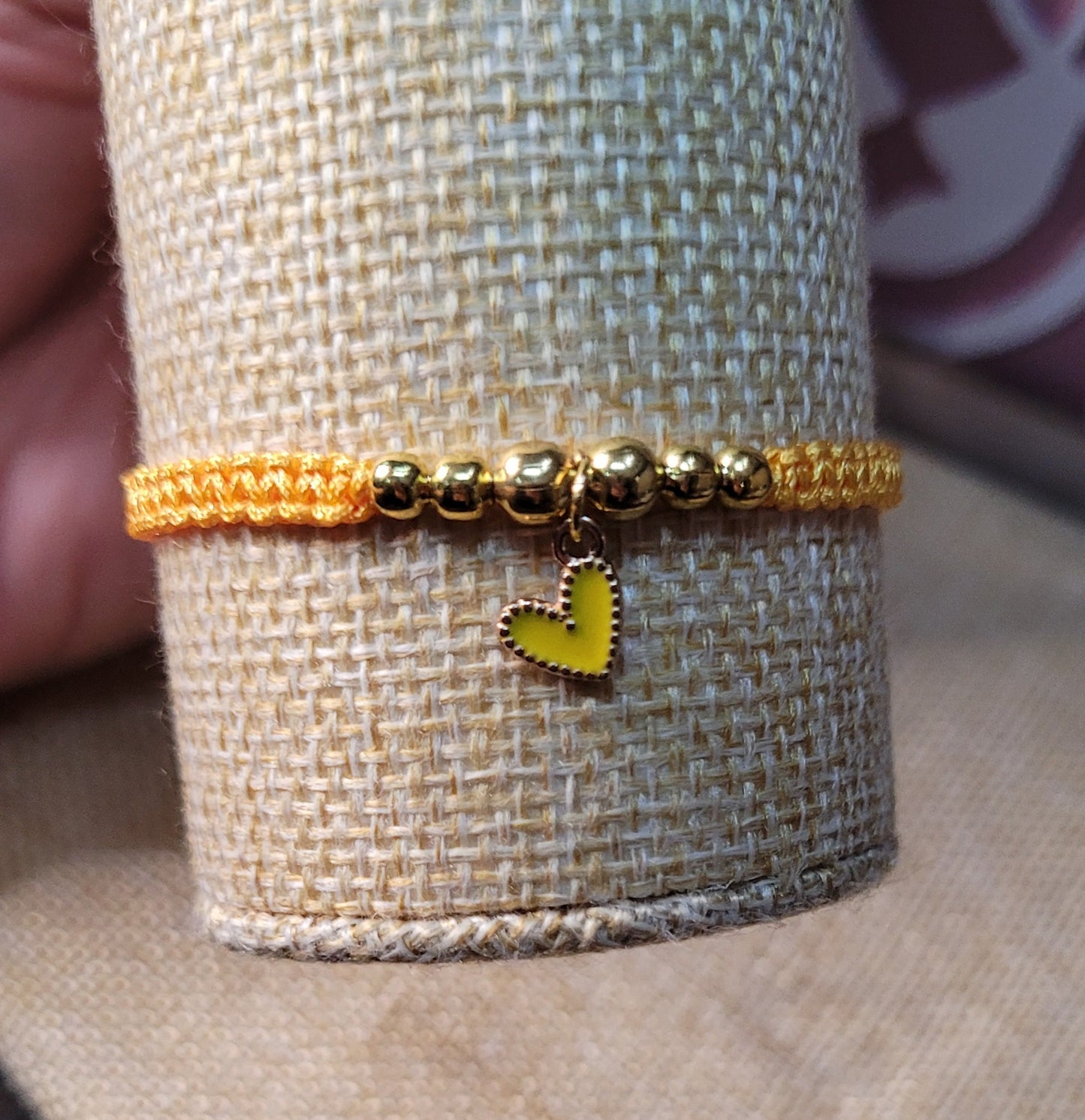 Pulseras con dije de corazon/ Bracelets with heart charms