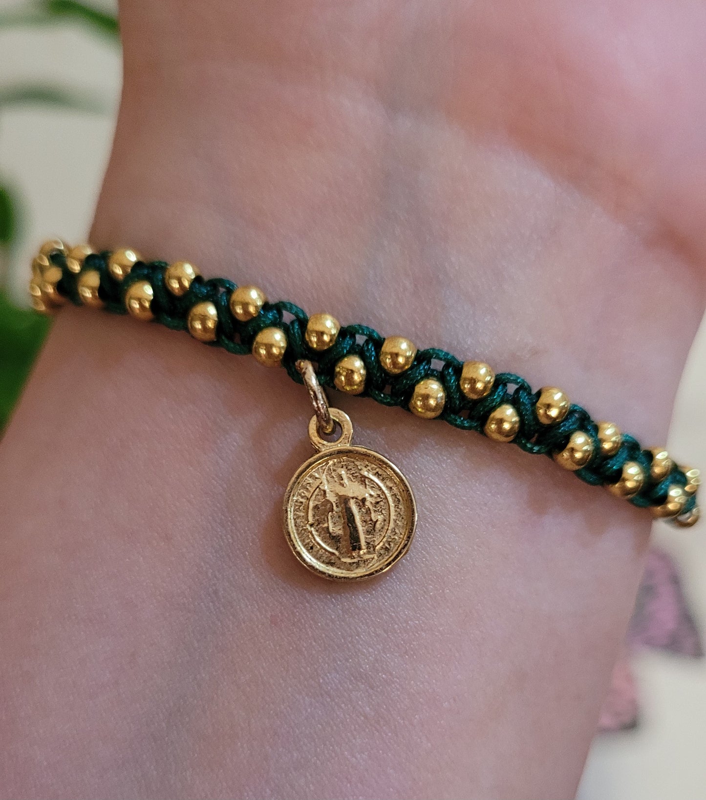 Pulsera San Benito Verde Elegante/ Elegant Green St. Benedict Bracelet