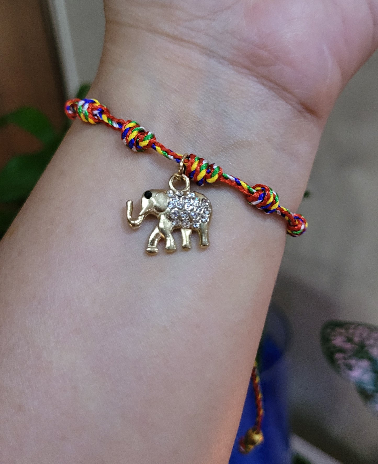 Pulseras Ajustables Multicolor con Dijes de Elefante y San Benito/ Adjustable Multicolor Bracelets with Elephant and St. Benedict Charms