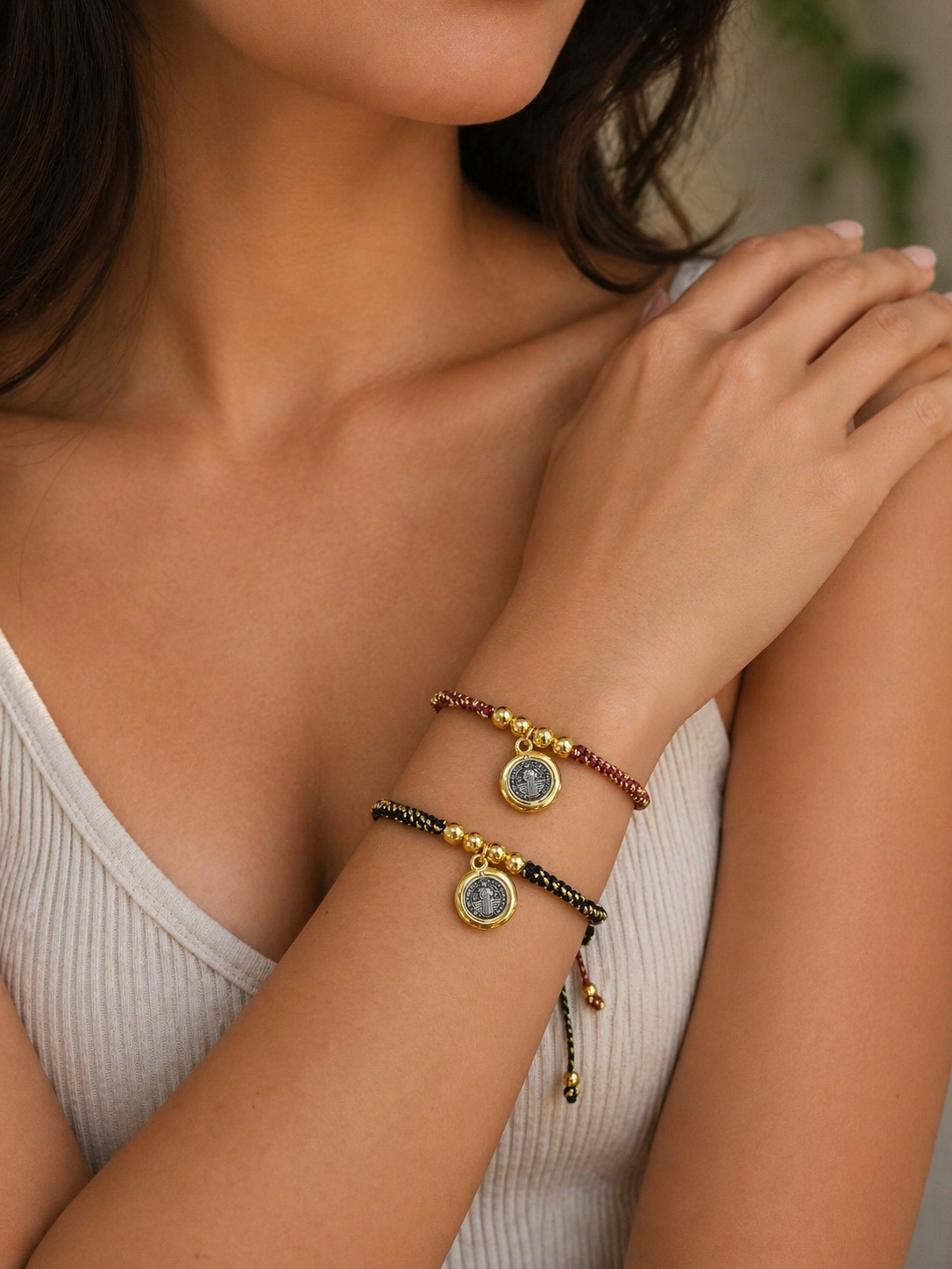 Pulseras Ajustables San Benito con hilo trenzado/ Adjustable Saint Benedict bracelets with braided thread