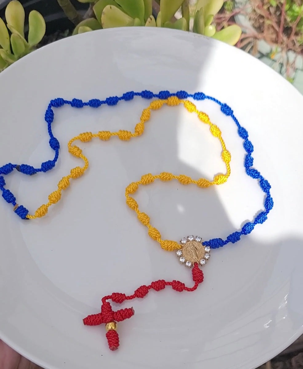 Rosario Tricolor con San Benito de Abad/Tricolor Rosary with Saint Benedict the Abbot
