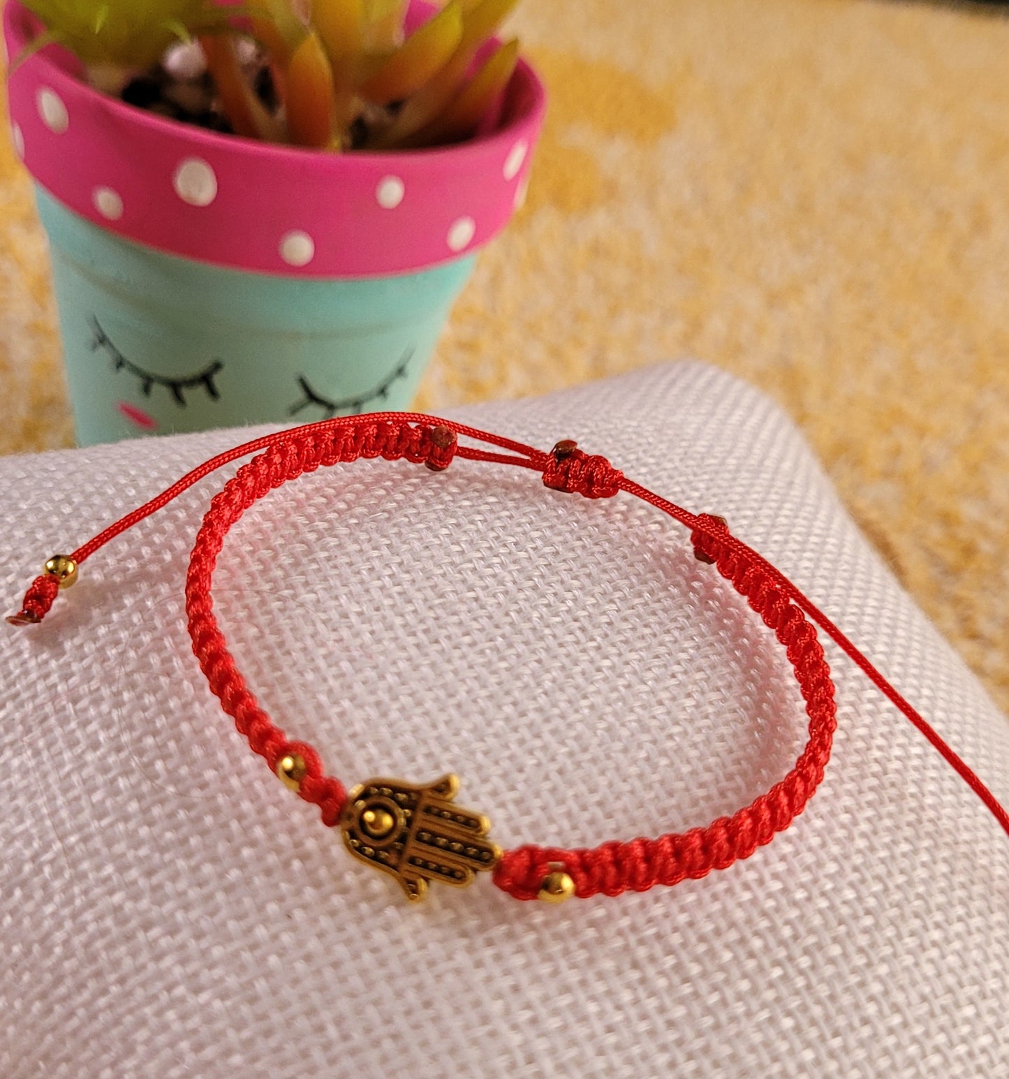 Pulseras tejidas Hilo Rojo de Protección/ Red Thread Protection Woven Bracelets