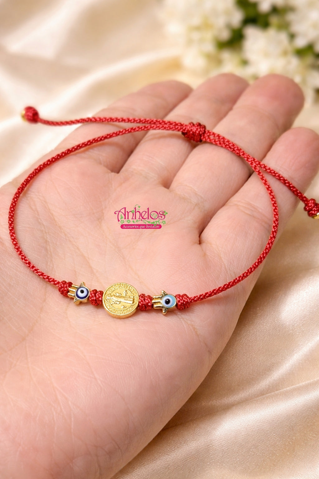 Pulsera de protección hilo rojo con dije mano de fatima y San Benito de Abad/ Red thread protection bracelet with Fatima's hand charm and Saint Benedict the Abbot