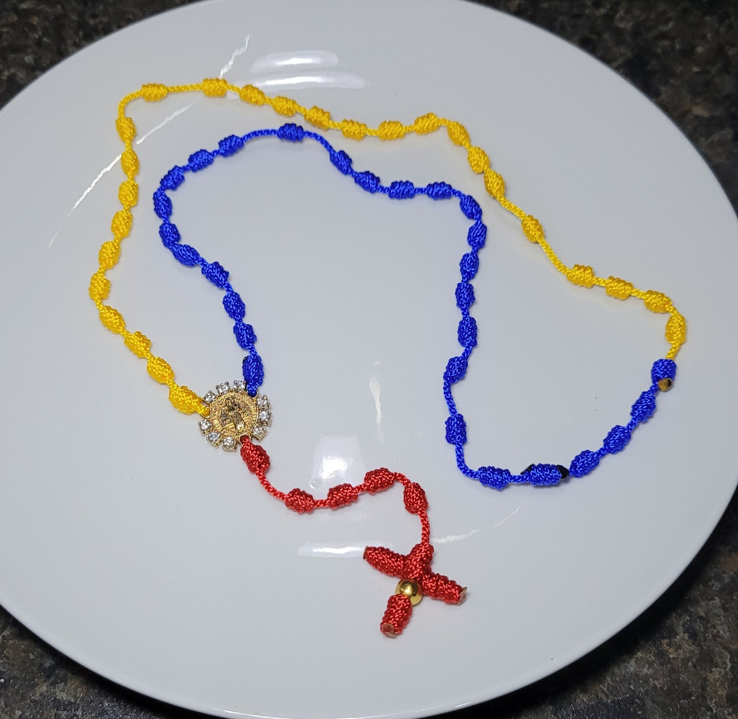 Rosario Tricolor con San Benito de Abad/Tricolor Rosary with Saint Benedict the Abbot