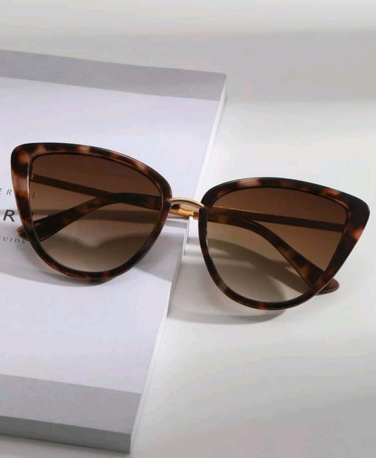 Lentes de sol modernos Tipo ojo de gato/Modern cat-eye sunglasses
