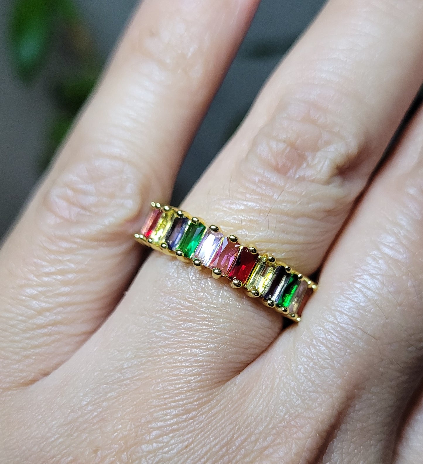 Anillo de acero inoxidable ajustable con circones/ Adjustable stainless steel ring with zircons