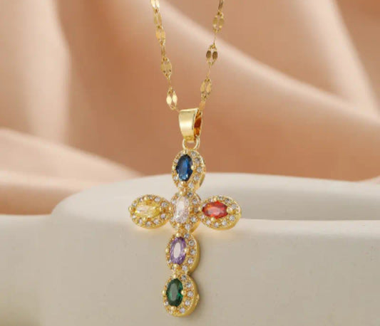 Cadena de cruz con circones de colores/ Cross chain with colored zircons.