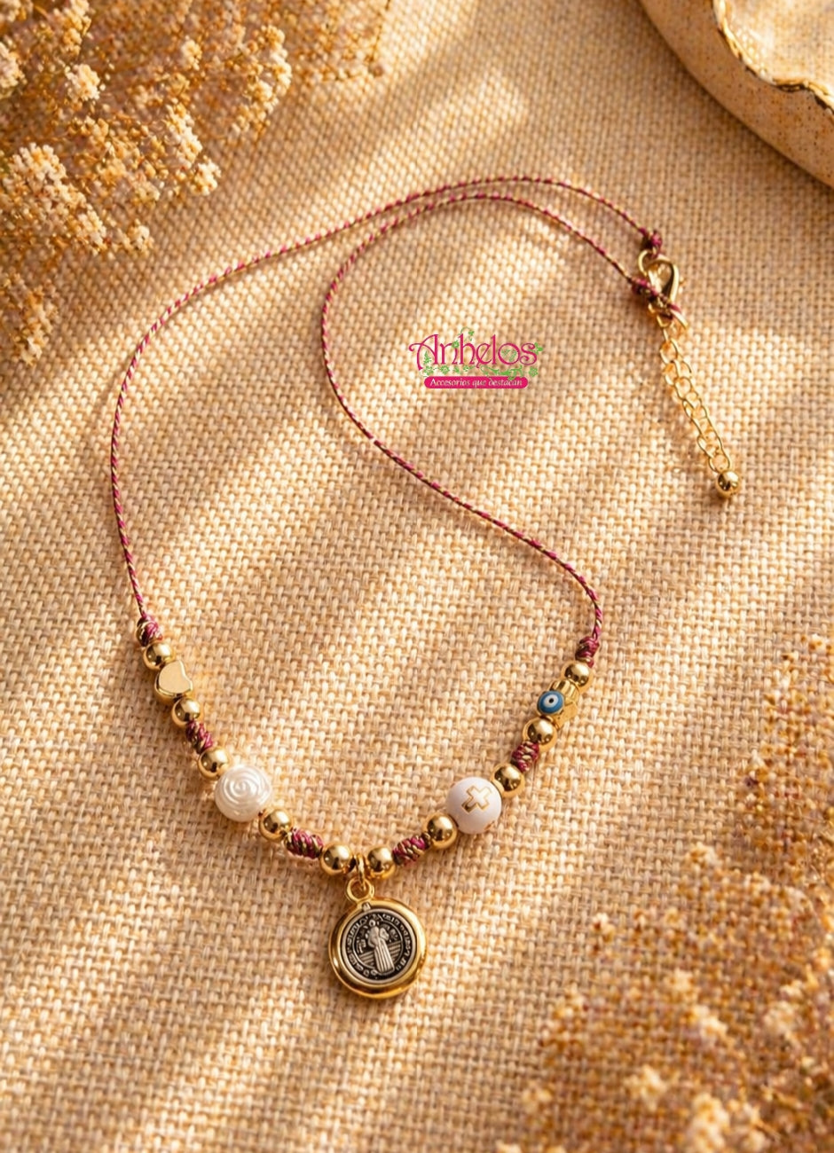 Collar San Benito de Abad y varios dijes en hilo tejido/ St. Benedict the Abbot Necklace with Various Charms on Woven Cord