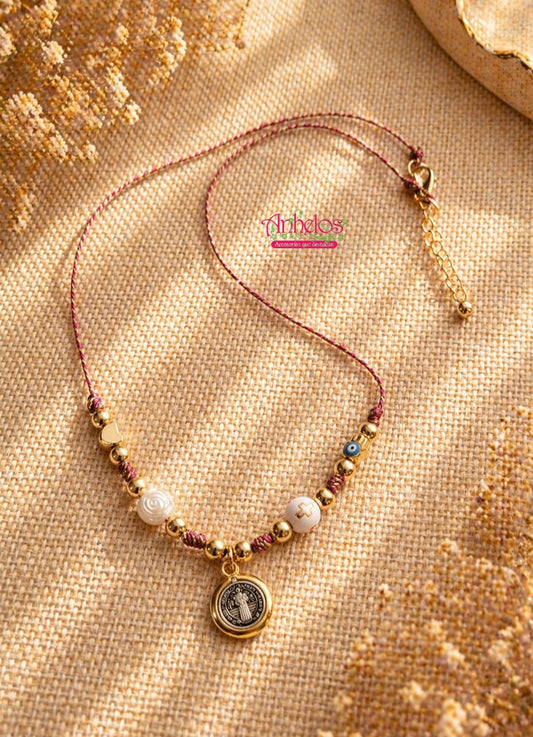 Collar San Benito de Abad y varios dijes en hilo tejido/ St. Benedict the Abbot Necklace with Various Charms on Woven Cord