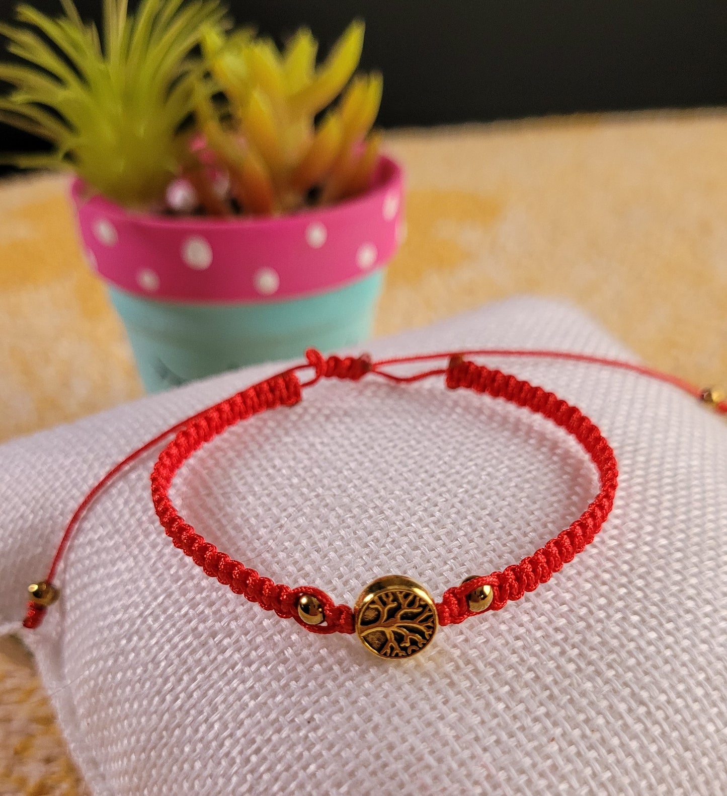 Pulseras tejidas Hilo Rojo de Protección/ Red Thread Protection Woven Bracelets