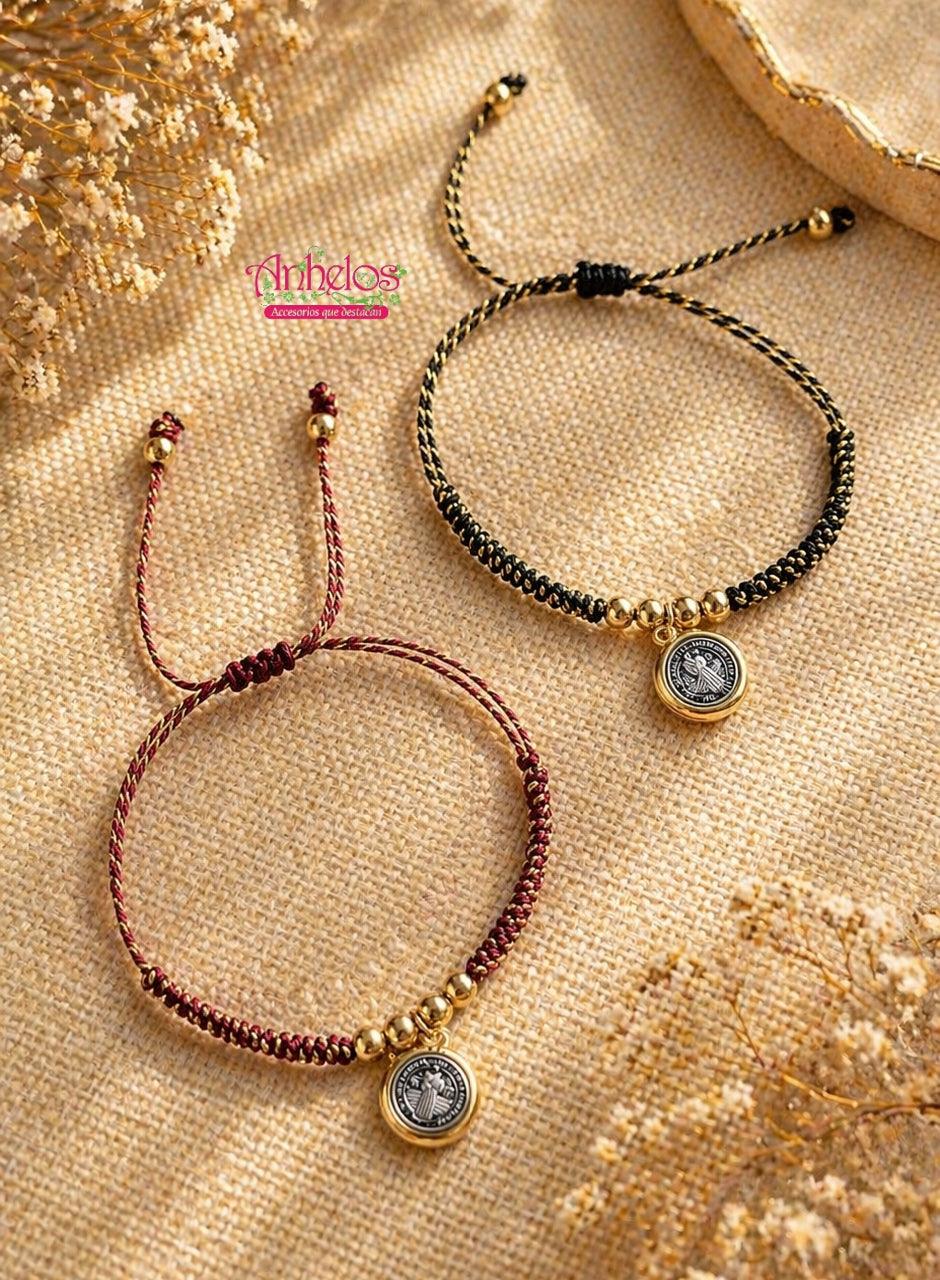 Pulseras Ajustables San Benito con hilo trenzado/ Adjustable Saint Benedict bracelets with braided thread
