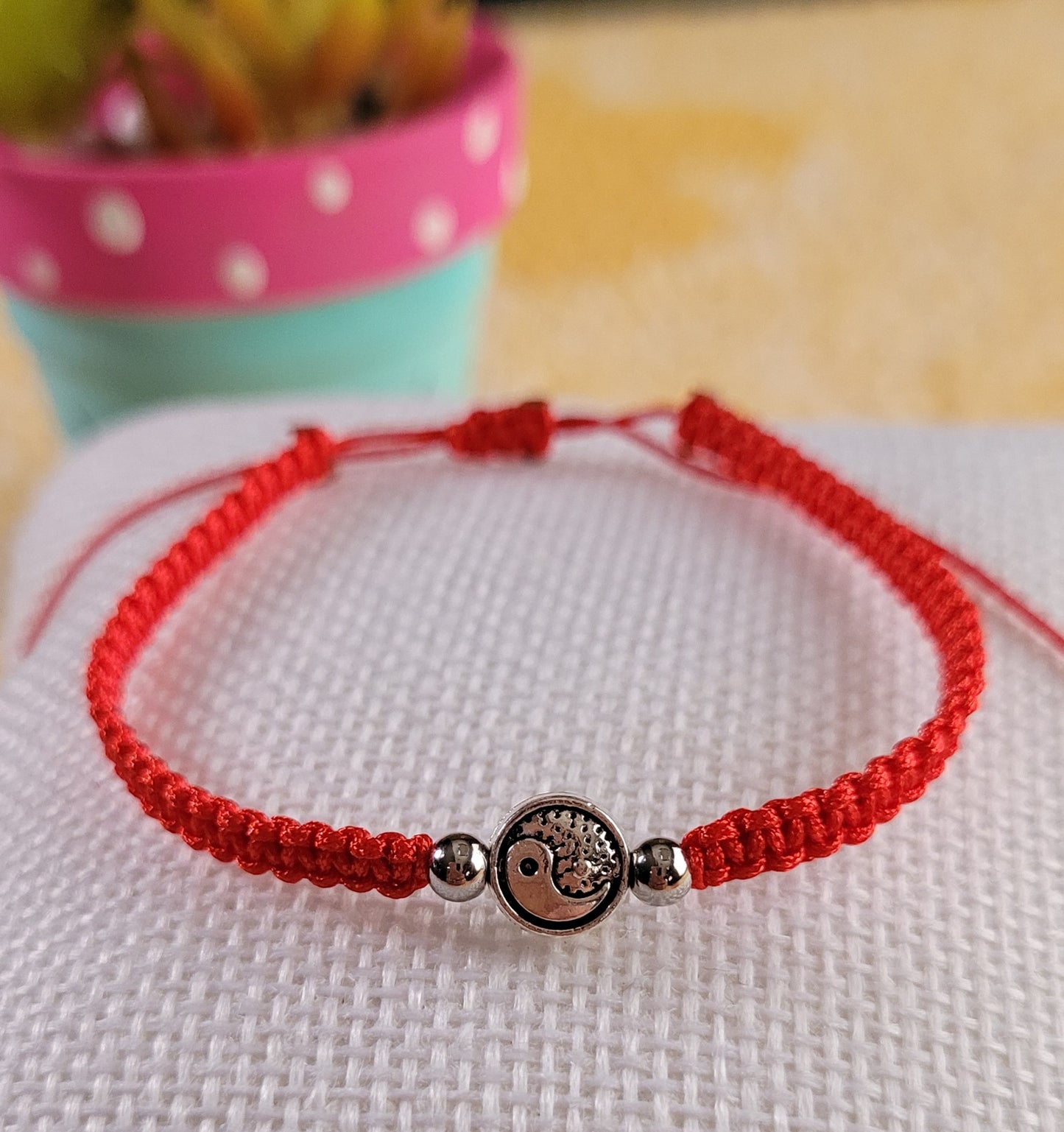 Pulseras tejidas Hilo Rojo de Protección/ Red Thread Protection Woven Bracelets