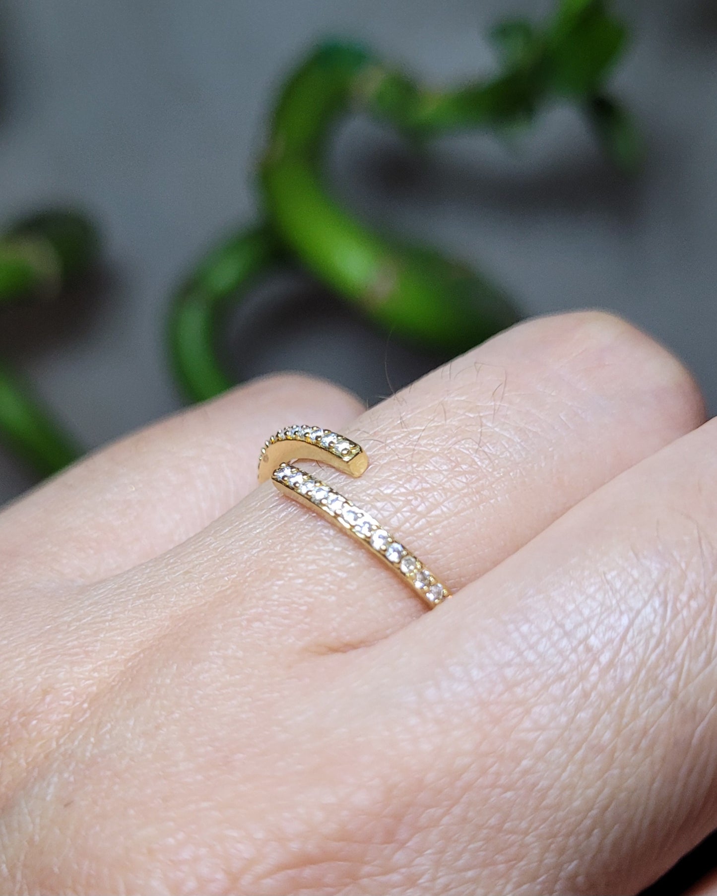 Anillos finos ajustables con circones/ Adjustable dainty rings with cubic zirconia