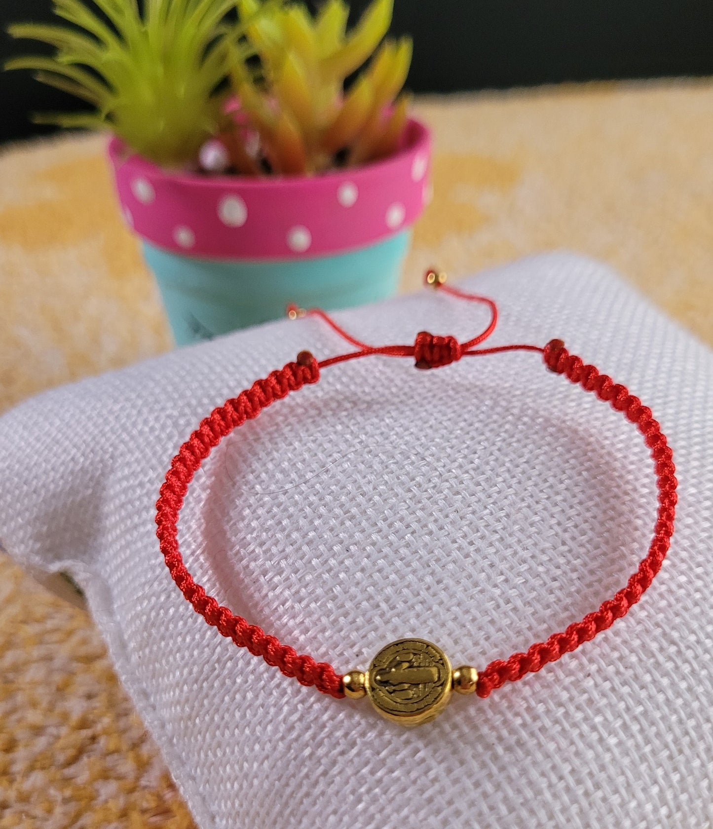 Pulseras tejidas Hilo Rojo de Protección/ Red Thread Protection Woven Bracelets